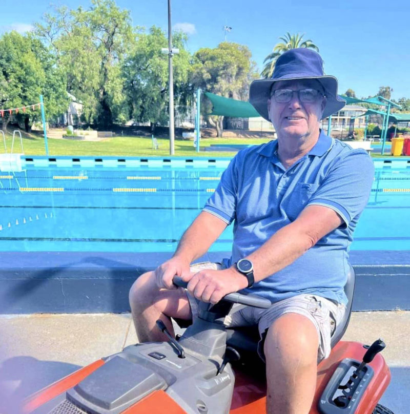 golden square pool volunteers